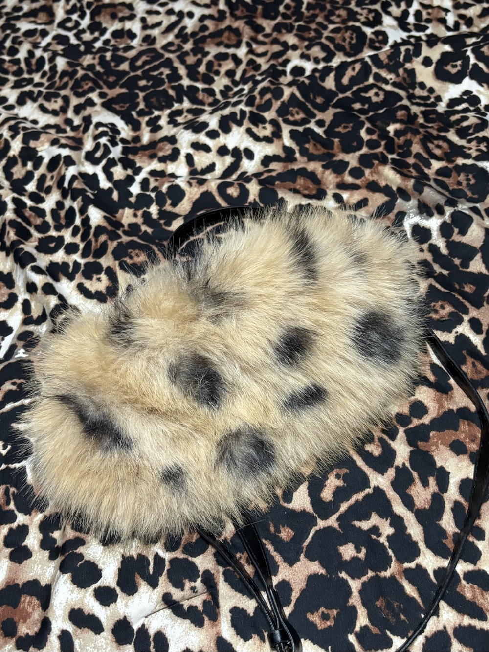 SHEIN Faux Fur Leopard-Print Shoulder Bag with Chain Strap - Picture 3 of 3